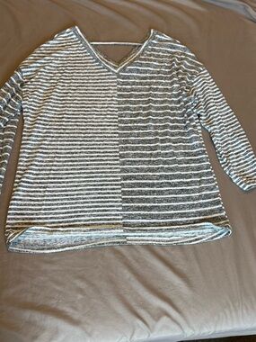 Striped V-Neck Long Sleeve Tee in Grey and White